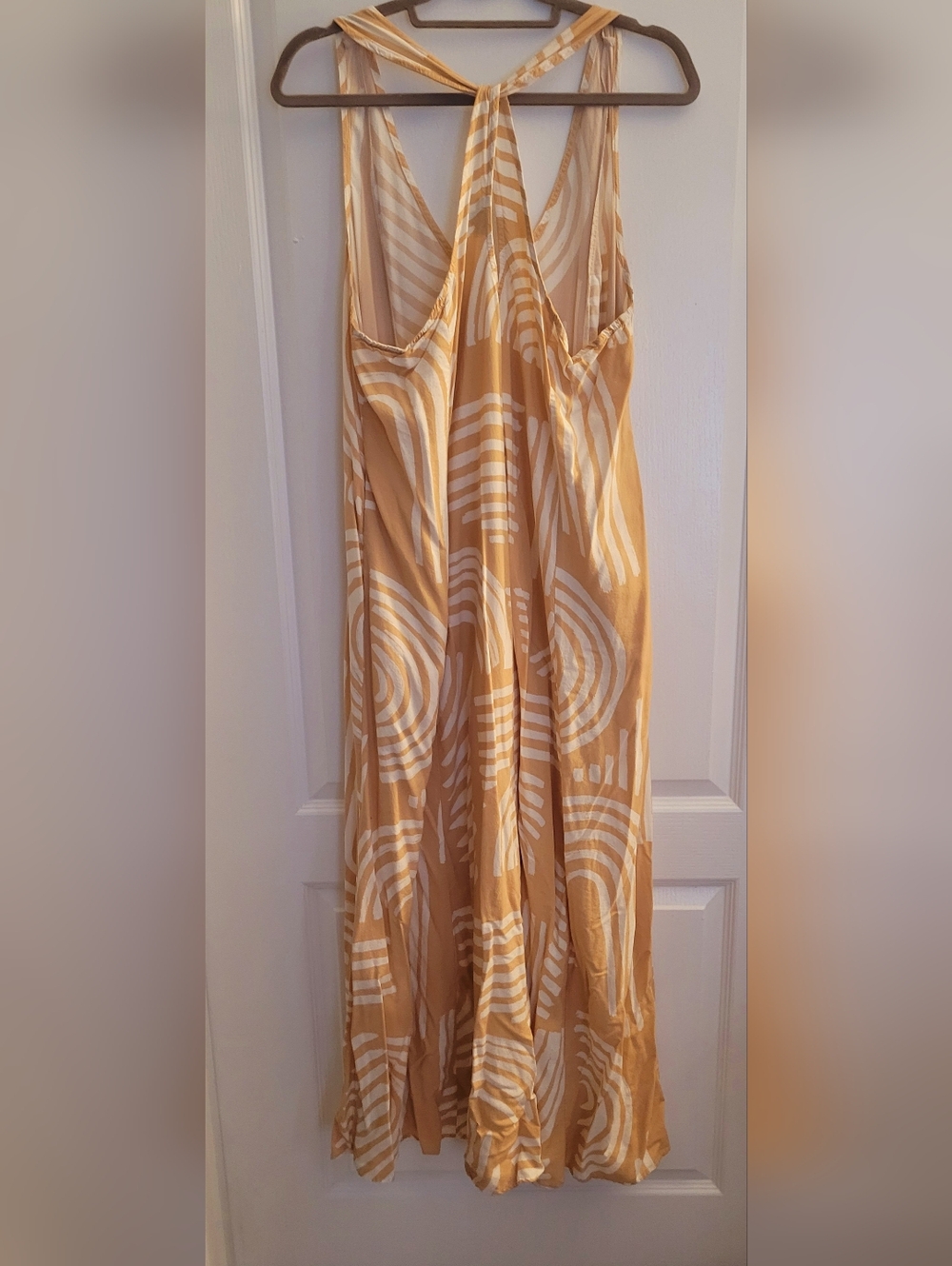 torrid Peach and White Geometric Print V-Neck Maxi Dress - Picture 8 of 12